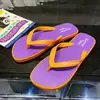 Novas chinelas masculinas para uso externo, chinelos casuais simples para homens, sandálias de praia antiderrapantes para o verão de 2026