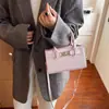 Bolso Pequeño Retro para Mujer Otoño e Invierno 2025 Nuevo Versátil Súper Popular Bolso Cruzado El Popular Bolso de Mano Tote de Este Año