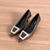 Novos Sapatos de Salto Alto da Moda Versáteis Estilo Europeu e Americano com Salto Fino, Bico Fino, Boca Rasa e Strass, Sapatos de Salto Alto Elegantes