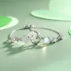 Pulseira Love Butterfly Rain para Mulheres, Pulseira de Flor de Pedra da Lua de Luxo Leve de Alta Qualidade, Design de Nicho da Moda com Incrustação de Diamante