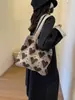 Bolso tejido nuevo para mujer, bolso de mano tejido versátil, bolso de muñeca, bolso tote, bolso tejido de poliéster, bolso grande en forma de corazón
