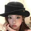Sombrero Pequeño de Color Sólido Estilo Francés con un Toque Elegante y de Alta Gama, Sombrero Estilo Hepburn para Mujer, Sombrero de Invierno con Ala Levantada, Sombrero de Alta Calidad Femenino