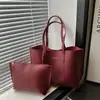 Roupa de Trabalho Casual Simples e Atmosférica Estilo Novo Inverno 2024 Estilo Estrangeiro Combinação de Cores Grande Capacidade Bolsa de Ombro Única Bolsa Tote