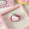 Horquilla pequeña KT con diseño de manzana a cuadros y pico de pato, con diseño de gotas de agua y flequillo, con clip lateral y diseño de gato a cuadros.