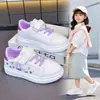 Tenis bajos para niña, nueva colección otoño 2026, con diseños de caricaturas, estilo moderno, suelas suaves y características antideslizantes, adecuados para niños de tamaño mediano y grande para deportes y uso casual