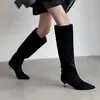 2026 Novas Botas de Salto Médio Bico Fino Estilo Coreano Salto Agulha Camurça Plissada Empilhadas Versátil Moda Cano Alto Botas Longas Femininas