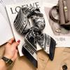 Lenço Quadrado Pequeno Elegante de Letras Versátil Novo Lenço Decorativo de Seda Artificial Estilo Chanel Feminino Lenço Profissional lenço