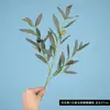 Ramas de olivo artificiales con frutos, utilizadas para paisajismo y decoración; hojas de olivo artificiales para colgar en la pared; vegetación artificial y hojas; flores artificiales