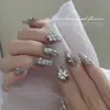 Joyería de Arte de Uñas Flor de Aleación de Doble Capa Blanco Filigrana Estereoscópica Borde Dorado Flor de Cinco Pétalos Lujo Accesible Decoración Versátil para Uñas