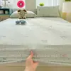 Funda de cama de gasa de doble capa acolchada, funda antipolvo, funda protectora, lavable a máquina, funda de colchón completamente cerrada, cama de niña linda, juego de tres piezas