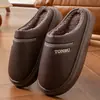 Nuevas pantuflas de algodón para hombre 2026, engrosadas y forradas de felpa para abrigar, con suela gruesa y antideslizantes, adecuadas tanto para hombres como para mujeres