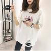 Camiseta de verano D140 de manga corta para mujer, nueva camiseta blanca holgada de manga corta con rotos de estilo coreano, camiseta de mujer de largo medio