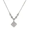 Collar Colgante de Cuatro Hojas de Zircón Exquisito y Nácar Japonés Coreano Temperamento Lujo Ligero Simple Diseño Único Súper Brillante