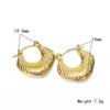 Pendientes geométricos en forma de U de acero inoxidable de oro de 18 quilates para mujer, estilo nicho europeo y americano, hebilla de oreja con patrón thrash de alta gama, venta al por mayor