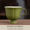 Nova xícara de chá de cerâmica estilo chinês com esmalte verde salpicado de ouro e pé alto, um luxuoso conjunto de chá para o anfitrião, completo com pires, para apreciar o chá e praticar a arte da cerimônia do chá