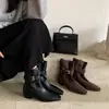 Nueva Colección Otoño/Invierno 2026: Botines Elegantes y con Estilo para Mujer con Tacón Grueso, Punta Cuadrada, Detalle de Hebilla y Diseño Plisado