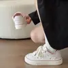Novos Sapatos Casuais Esportivos Femininos de Solado Grosso, Bico Redondo, Corte Baixo, Versáteis, Cor Sólida, Cadarço, para Estudantes, Primavera e Outono de 2026