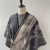 Chal de capa con borlas grises de alta calidad vintage para mujer, cárdigan grueso de imitación cachemir para otoño e invierno, adecuado para viajar como capa o bufanda
