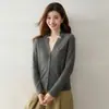 Cárdigan de punto de cachemira de calibre 12 con cuello en V para mujer, manga larga, color liso, versátil, chaqueta con botones
