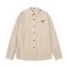 Camisa de manga larga a rayas verticales estilo retro americano para hombre, corte holgado, adecuada para primavera y otoño, estilo callejero, casual y versátil, con cuello de solapa