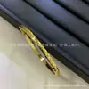 Pulsera estrecha con patrón de diamante CNC para mujer con diamantes, oro rosa, simple chapada en oro de 18 quilates, anillo liso de lujo ligero estilo Chanel