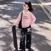Conjunto de dos piezas para niña para primavera y otoño 2026: Top de punto con cuello polo, patchwork y cuello redondo, y pantalón ancho de encaje dulce