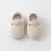 Sapatos de Caminhada para Bebê Solado Macio Antiderrapante Velcro Bebê Pré-andador Outono e Inverno Novo Cor Sólida Meias de Chão para Bebê