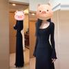 Vestido Negro de Manga Larga con Cuello Redondo Bajo Otoñal Estilo Coreano con un Toque de Lujo, Estilo Femenino para el Trabajo, Falda Larga Ajustada de Corte A