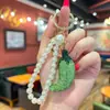 Fornecimento exclusivo transfronteiriço de chaveiro de pimenta pequeno com strass deslumbrante, corrente de pérolas totalmente cravejada de strass artesanal criativo, acessório requintado, pingente de bolsa