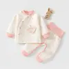 Conjunto de dos piezas cálido de tres capas, sin huesos, grado A, para recién nacidos y niños pequeños - un atuendo elegante, lindo y cómodo para mantener abrigado a tu bebé