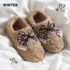 Bolso de Peluche con Lazo Zapatillas de Algodón Suela Gruesa para Mujer Calidez de Hogar Otoño/Invierno Felpa Gruesa Suela Antideslizante para Interiores Pantuflas de Piel
