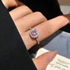 ¡Cuerpo principal cuadrado verde oscuro! Anillo de dedo con luz de anillo de bucle abierto redondo de circón de azúcar cuadrado pequeño, tacto de lujo de alta gama, anillo de dedo, estilo simple de temperamento, joyería para mano