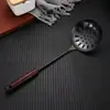 Acero Inoxidable 304 Mango de Madera Espátula Cuchara Juego de Siete Piezas Juego de Utensilios de Cocina Espátula para Freír Cuchara Ranurada Cuchara para Hot Pot Venta al por Mayor
