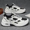Tênis esportivos masculinos, novos sapatos de malha respirável para o verão, tênis de corrida masculinos, sapatos de solado grosso para estudantes e pais