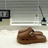 Chinelo Feminino Verão Exterior Aumentado Sapatos com Furos Antiderrapante Desodorante Praia Sandálias Baotou Slip-on Sensação Uso Exterior Sandálias