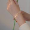 Pulsera de Doble Capa con Electrochapado en Oro Real para Mujer, Retro Literaria y Nicho Fresco Elegante, Pulsera de Alta Gama, Sencilla y Versátil Hecha a Mano
