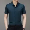 Nova Camisa Masculina de Manga Curta Estilo TikTok Verão 2024 Leve Madura Casual Gola Lapela Camisa Sem Marcas para Homens