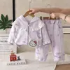 Conjunto de Roupa de Outono para Meninas 2026 Novo Estilo Roupa de Bebê Menina Primavera e Outono Conjunto de Duas Peças com Capuz de Manga Longa Estiloso Fashionável Roupas Modernas Infantis