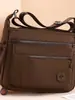 Bolsa de maternidad multicapa de nailon, elegante y minimalista, impermeable, versátil, casual, ligera y se puede llevar como bolso de hombro o bolso cruzado.
