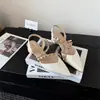 Sandálias Fechadas de Salto Grosso com Tachas Estilo Coreano Cor Nude para Mulheres, Novas Sandálias de Salto Alto Estilo Fada para o Verão 2026 para Combinar com Vestidos