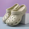 Zapatos con Agujeros para Mujer Verano Nuevo Estilo Ropa Exterior Suela Gruesa Resistentes al Desgaste Sandalias Exteriores EVA Playa Antideslizantes Pareja Pantuflas de Punta Cerrada