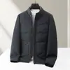 Chaqueta de plumón para hombre 2026 Otoño/Invierno Elegante Cuello alto Estilo cremallera Estándar Nacional Plumón Juventud Lujo Negocios Abrigo cálido