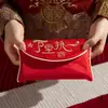 Cambio a diez mil yuanes el par de bolsas de sobre rojo grande 2025 nuevo especial de boda regalo de boda es un libro completo de artículos de compromiso