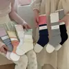 Calcetines Apilables Ioulor Estilo Coreano Bloques de Color Borde Fruncido, Finos Transpirables Sin Costuras Doble Aguja para Primavera y Verano, Calcetines sin Pie, Venta al por Mayor