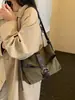 Bolso de hombro de alta gama, estilo francés, vintage, con un diseño único, gran capacidad, material de lona, color-blocking y adecuado para ir al trabajo.; un bolso bandolera elegante para mujer