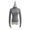 Camiseta básica de estilo europeo y americano de cuello alto y manga larga con forro polar para mujer 2023 otoño e invierno Nueva camiseta ajustada interior adelgazante