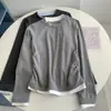 Top Versátil Ajustado de Cuello Redondo, Bloques de Color, Falso Dos Piezas, Cintura Plisada Adelgazante, Inspirado en el Diseño de Otoño e Invierno