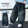 Ropa infantil pantalones de niño otoño 2026 nuevo estilo pantalones cargo de mezclilla para primavera y otoño para niños de mediana edad otoño casual pantalones largos