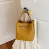 2026 Nova Moda Bolsa Saco com Padrão Trançado Casual Elegante com Textura de Alta Qualidade em Cor Sólida, Pode Ser Usada como Bolsa de Ombro ou Transversal