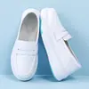 Sapatos de Enfermeira Primavera/Verão 2026 Respiráveis Antiderrapantes Solado Macio Duráveis Brancos Sapatos de Trabalho Atacado Dropshipping Transfronteiriço